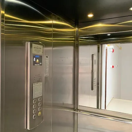 Apartman Centru Unirii Luxury Vip Palmier Apartament 2 Cu Terasa Exterioara Amenajata ! Parcare Subterana Privata Climatizata Si Supravegheata Video Dar Doar Cu Rezervare In Limita Locurilor Disponibile !proprietate In Regim Hoteliep - Nu Are Bucatarie *