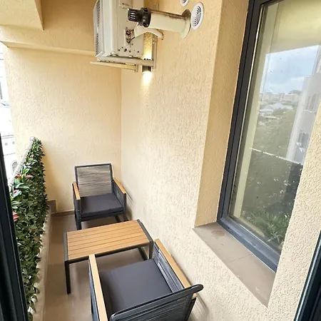 Apartman Centru Unirii Luxury Vip Palmier Apartament 2 Cu Terasa Exterioara Amenajata ! Parcare Subterana Privata Climatizata Si Supravegheata Video Dar Doar Cu Rezervare In Limita Locurilor Disponibile !proprietate In Regim Hoteliep - Nu Are Bucatarie